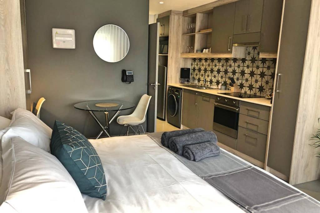 Unique Stay, The Den Apartments Stellenbosch Dış mekan fotoğraf